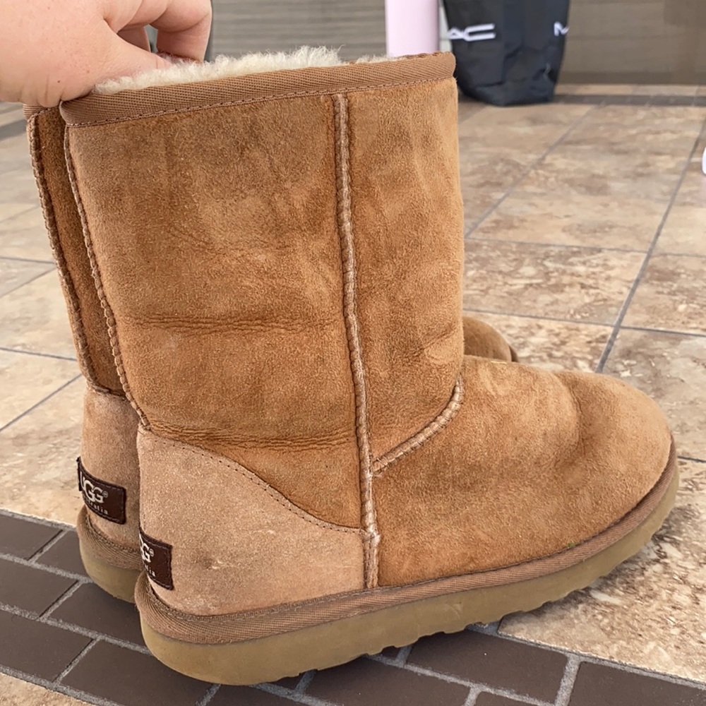 Women’s ugg boots, lightly worn